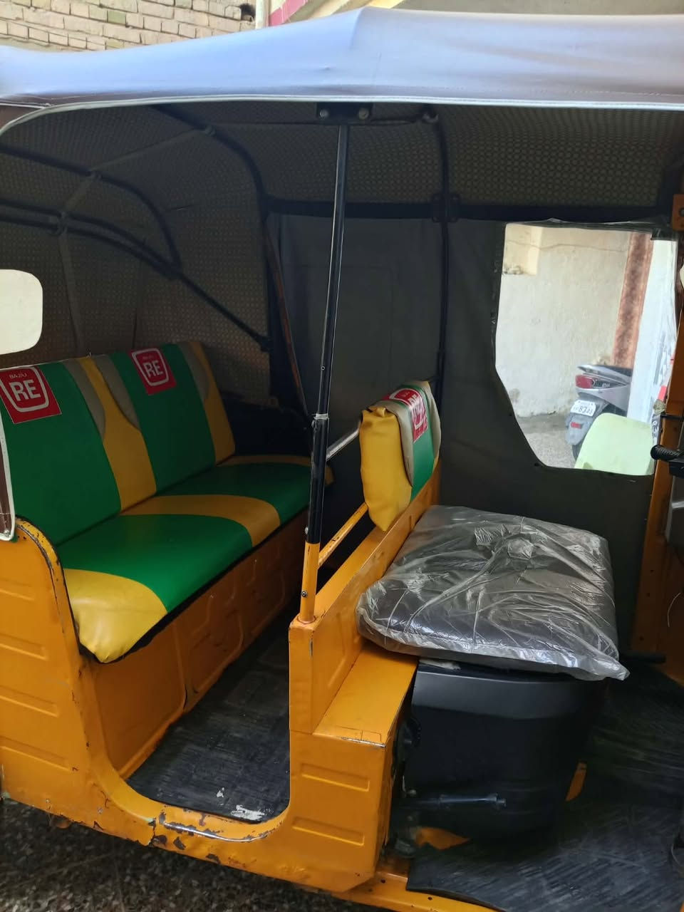 تكتك للبيع نضيفه شغاله موديل ٢٠١٩ سعرهه ٤٨٠٠ مكانه بغداد الحريه***********
