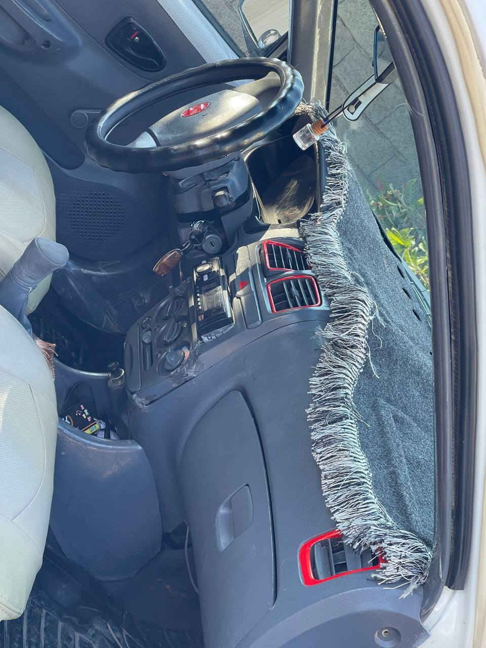 هۆندا ئەکسینت 2001 شورتەیی
رەقەمی سەنەوی تازەیە تا2028
مەسروفی نیە تەقەورەقەی نیە
قوفڵ مەرکەزی 

گێڕو مەکینە بەشەرت  تەبریت ساردو گەڕم لەسەر سویج .پاوەر بەشەرت 
نەزیک چواقورنە

ژمارەی خاوەنی 
***********
ڤایبەرو  واتس ئپ رانية, السليمانية
