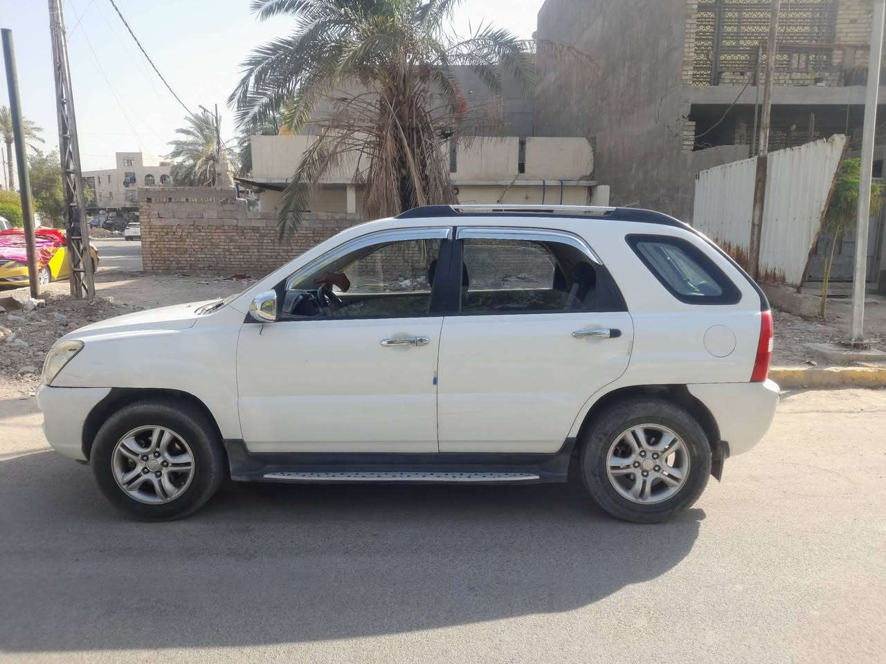 السلام عليكم من رخصت مدير الكروب عندي سياره كيا سبورتاج للبيع السعر ٩٥ وبيهة مجال موديل ٢٠٠٦ ستة اسلندر حدادية وسط المكينة بحالة جيدة رقم بغداد سنوية بأسمي للإستفسار ***********
