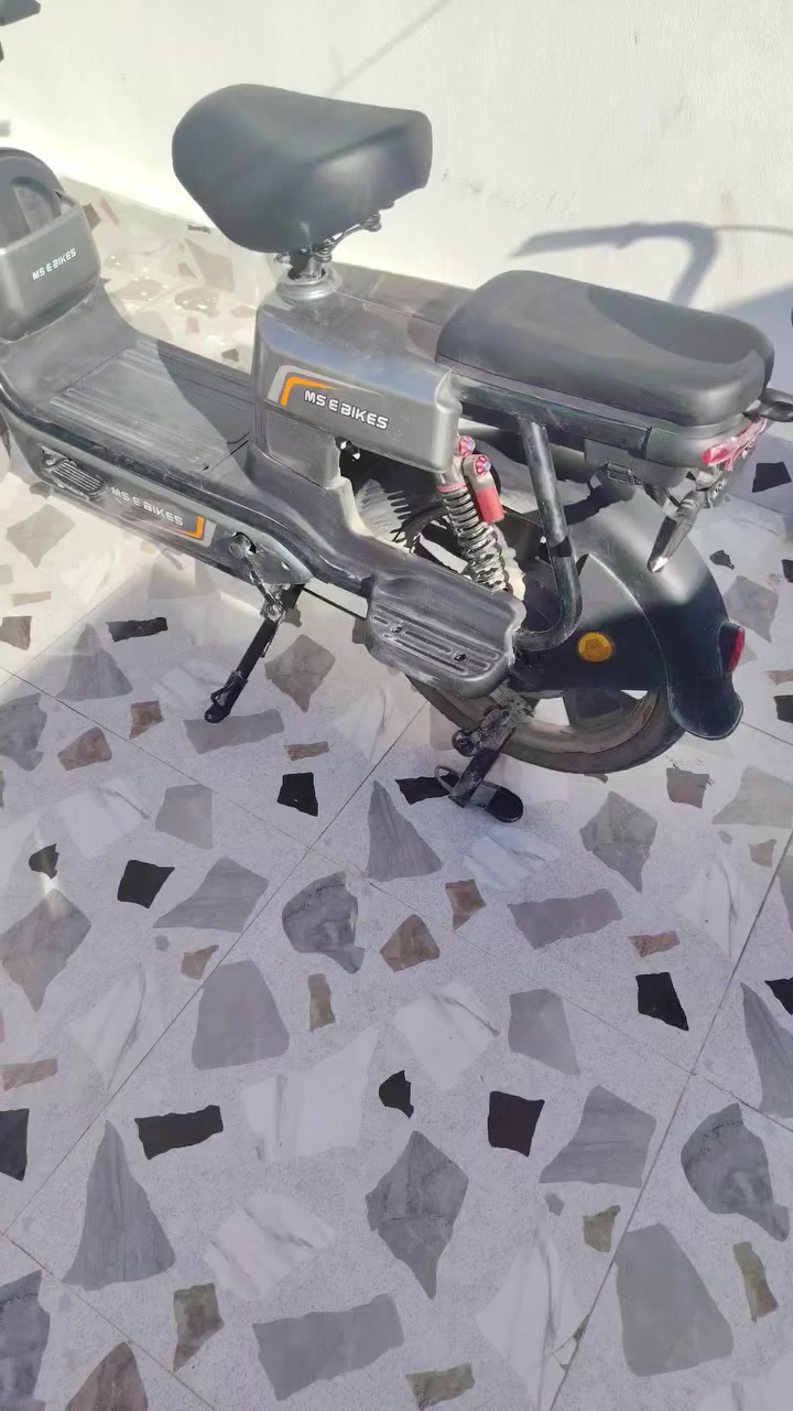 سلام عليكم بيسكلا حجم كبير البيع مستخدم شهرين موديل 2025 بعد زيرو البيع اسعر425 و بي مجال مكاني كركوك او مروس ماطور بس يكون نضيف وهذ رقم ***********
