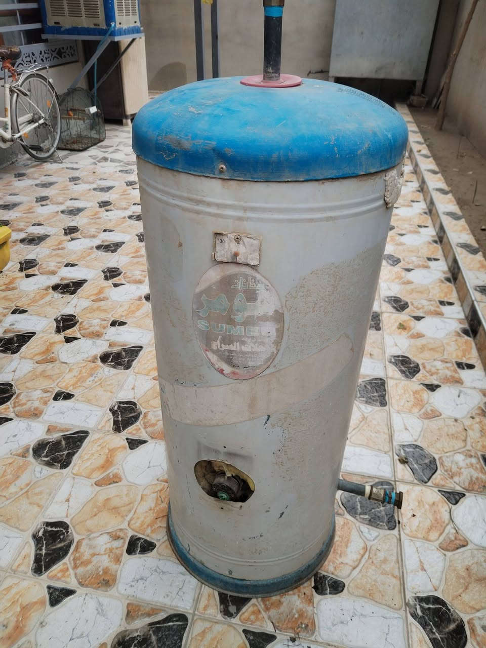 كيزر للبيع نظيف بدون اي عيب السعر ٧٥ للإتصال *********** أو من الخاص وبيه مجال العنوان كركوك حي الأسرى والمفقوين
