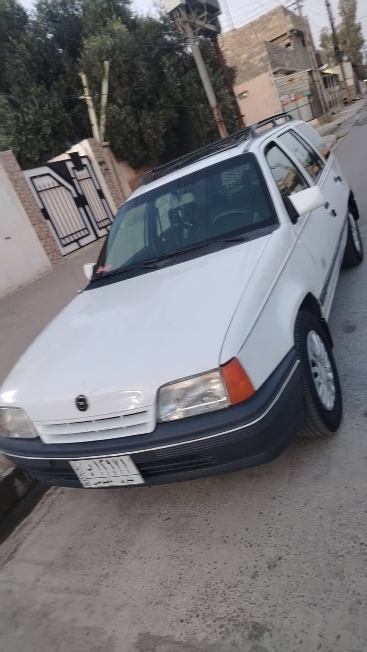البيع سياره كاديت موديل 91
سنويه الي 29عضم 
السياره كله شرط بدون صبغ  
نقه صبغ مابيه غير 
الدواير ودوسات كير محرك شرط جديد 
السعر 33 شرا اتصل ***********كورك 
*********** اسياه
