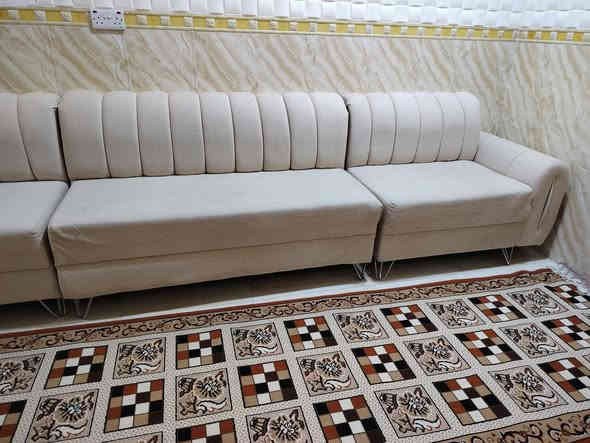 ديوان للبيع نظيف و جديد بعده 15 مقعد ***********
