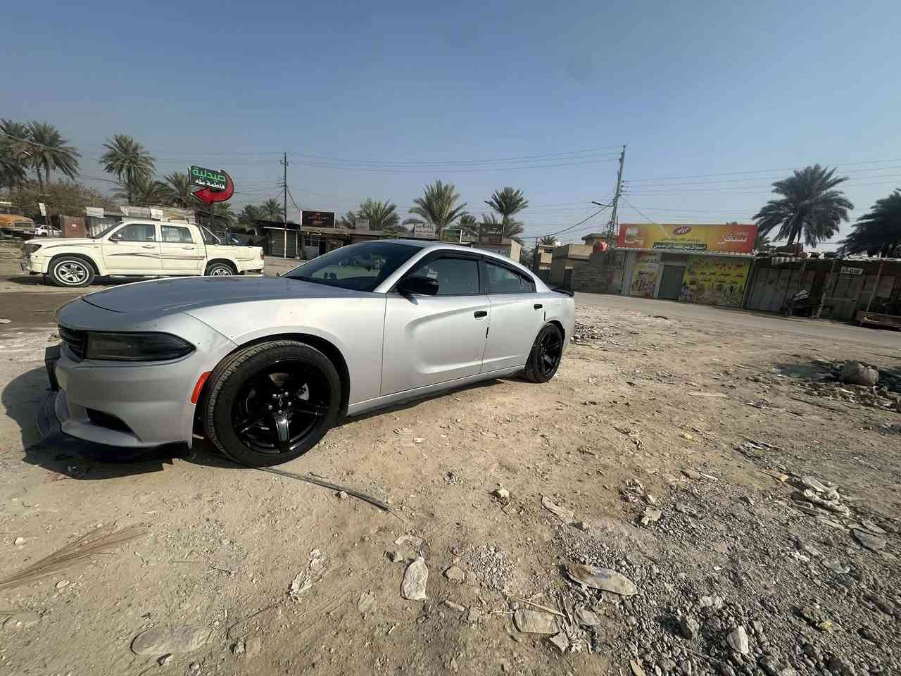 جارجر sxt موديل ٢١ للبيع او مراوس حسب القناعة برام ان وجدت
السيارة بيها صبغ جامرلغ خلفي على كد شبر و بارد بابين مثل ما موضح بالصورة
السعر المطلوب ٢٢٥ قابل للتفاوض
السيارة موجودة ببغداد حي الاعلام 
رقم الهاتف : *********** مكلف بالنشر الشراي يتصل
