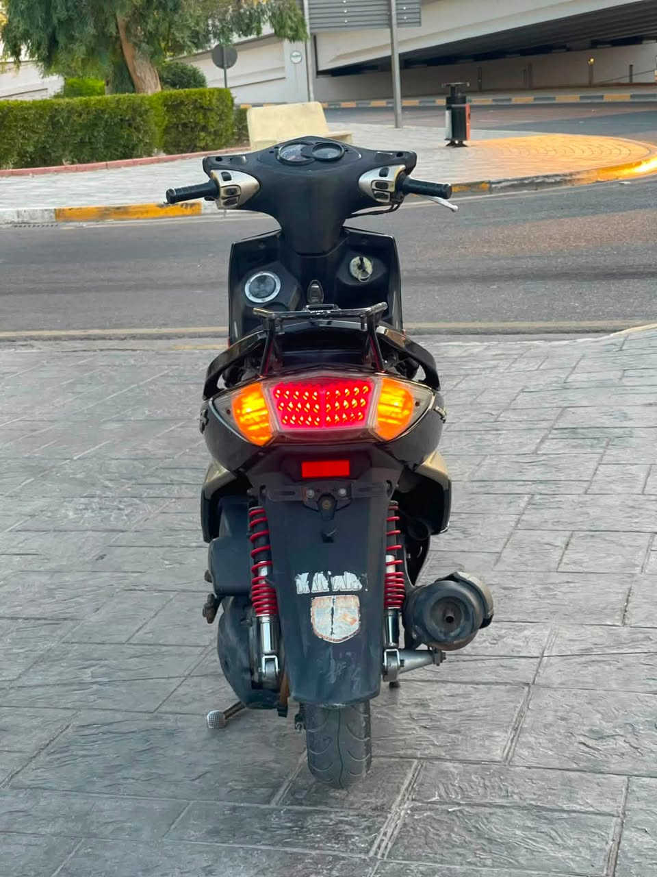 سكنس فحل رمبه نوزل خطين طلاعات حديث دراجه كلها بلادي على وضع شركه كلش مملعوب بيها تتعب تكول نضيفه ايي نقص مابيها جيب عشرين فيتر وتعال افحص كهربيات كلها شغال اشاره يمنه يسره دبل اشاره الايت عالي ناصي سكنات كلها بلادي وشغاله مابيها نقص دراجه تخبل وشرط احلى من صور بهواي كفرات بلادي مكينه بلادي العنوان بغداد الاعطيفيه قرب مقهى البيروتي السعر 775 وبيها مجال بسيط الاتصال على هاذ رقم ***********
