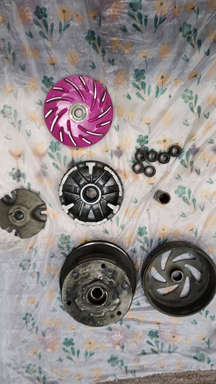 سلام عليكم
كلجات سكنس فحل امامي وخلفي كاملات

الاول رياضي تايوان.
والثاني بلادي.

وحالتهن بالصور كدامك

كلهن شلع ب٣٥ لحد يعامل. 

بغداد حي المواصلات الشرطة الخامسة
***********
