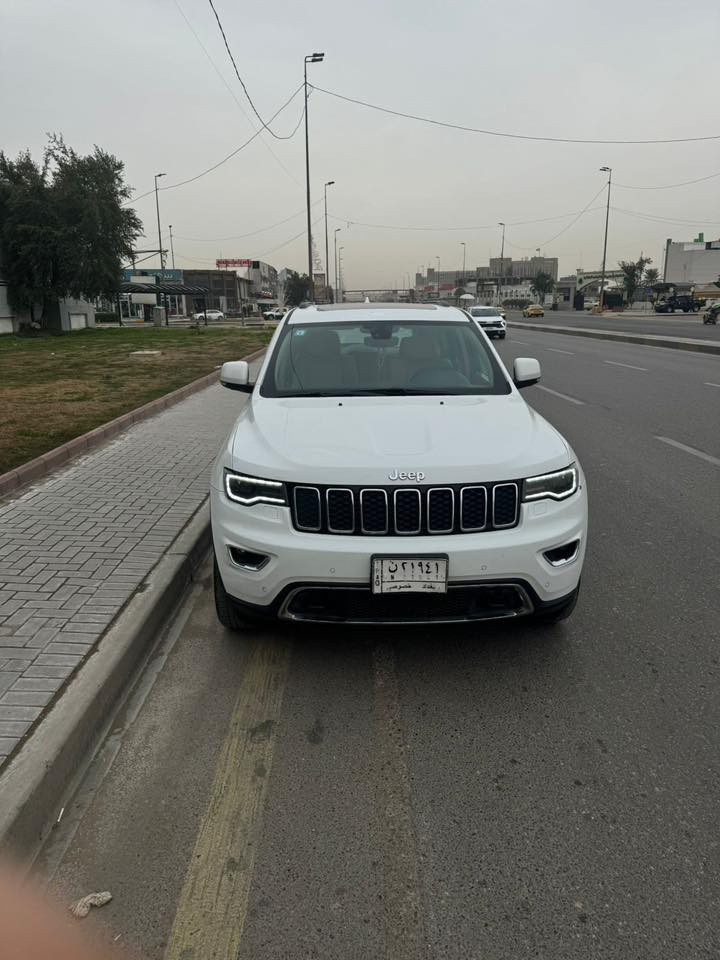جيب jeep كراند شيروكي لمتدد بلص 2018 🔥
▪️بدون اي ضرر وارد خليجي وكالة ليث العبيدي  

🔻مواصفات 🔻
بصمة تشغيل عن بعد
بصمة ابواب
بانوراما 
شفتات ستيرن 
صندوق كهربائي
كشن جلد 
تدفئة وتبريد كشنات
خزن وضعية كشن 
كشن جلد 
داخل بيجي 
فور ويل درايف
ويل كب ٢٠ 
لايتات زينون 
رادارات 
حساسات خلفية 
 مانع اصطدام عند الرجوع الى الخلف
حساسات خلفية 
رادار بلمرايا 
اوتو ستوب
شاشة ديجتال
شاشة كبيرة
شاشات عدد ٢ خلفية 
كامرة دوارة
ايكو وسبورت
كشن كهربائي

وبعد بيها مواصفات 
مكينة 6 سلندر 
محرك 3600
ويل كب ٢٠ 
طخم تاير جديد 
السبير المقدس موجود مع العدة 
ارضيات الاصلية موجودة 
داخل لون  بيجي 

🔰الضرر 🔰
بدون ضرر كفالة عامة 
 
ملاحضة / يوجد صبغ اربع اصابع في الجهة الخلفية فقط  

🔶السيارة رقمها بغداد
لايوجد عليها غرامات مرورية 

📍 موجودة السيارة في بغداد

هـ /***********
