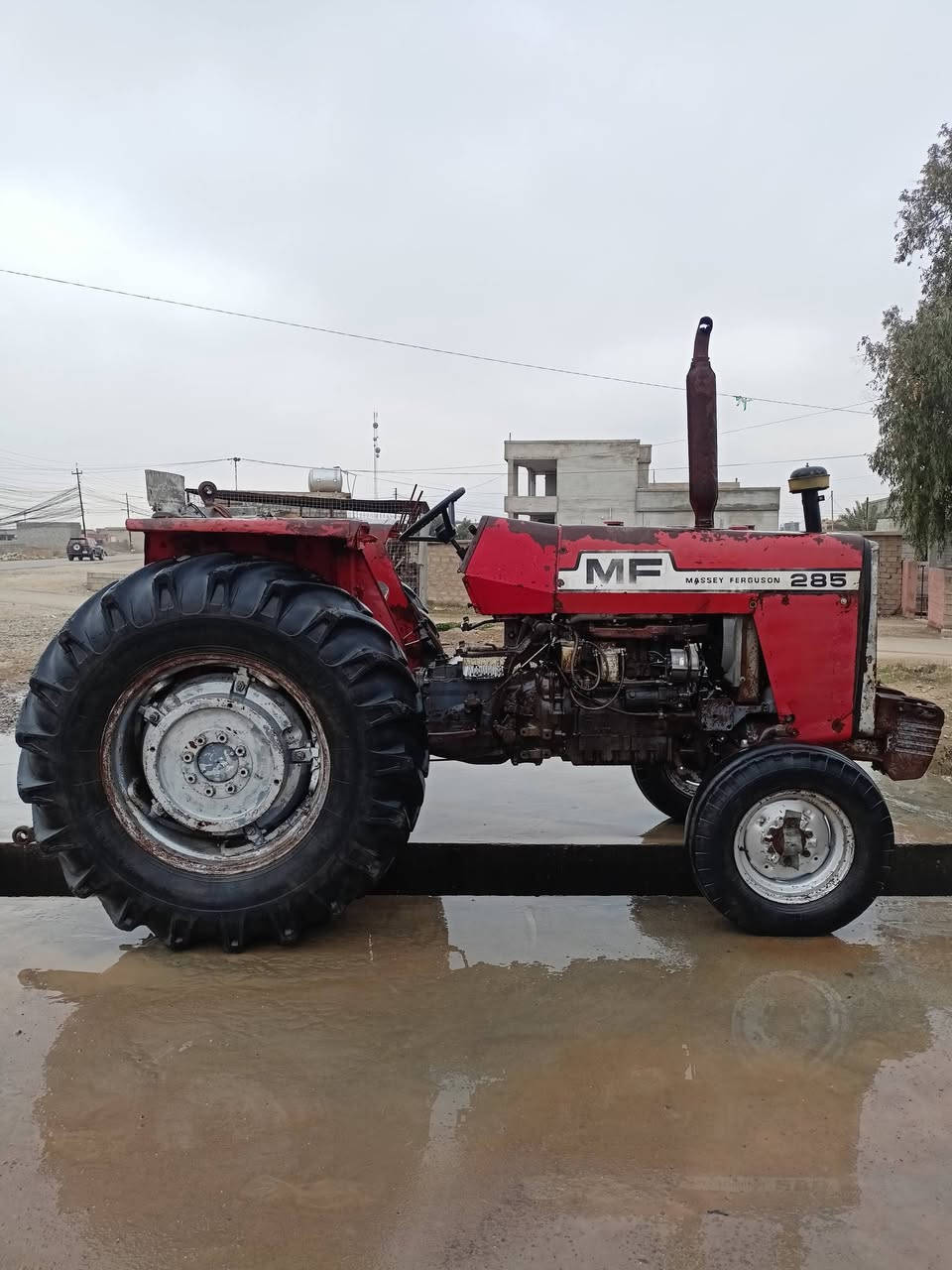 السلام عليكم
تركتر برازيلي حجم 285
 للبيع نضيف حيل كما موضح في الصور 
السعر 10500000 عشره ونص وبيهه مجال 
للاستفسار اكثر اتصل ***********
