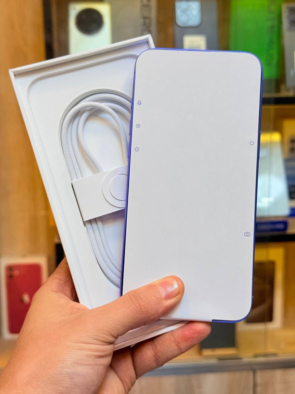 🎄🎄 عرض يوم الجمعه 🎄🎄
أيفون16 بلاص  ذاكره 128 بطاريه 100جديد بعده ممبدل بي شي مع ضمان 5 ايام نضافه 100‎%‎ كامل ملحقاته اعتبره فاتحه بيدك من الكارتونه وتر بروف عل حاسبه كله نورمل السعر 850 الف  اقوه سعر 
 بغداد البياع شارع 13 مقابل الحمام مال البياع مركز الريس للموبايل مجاور مكتبه ميم
0772 261 5847
