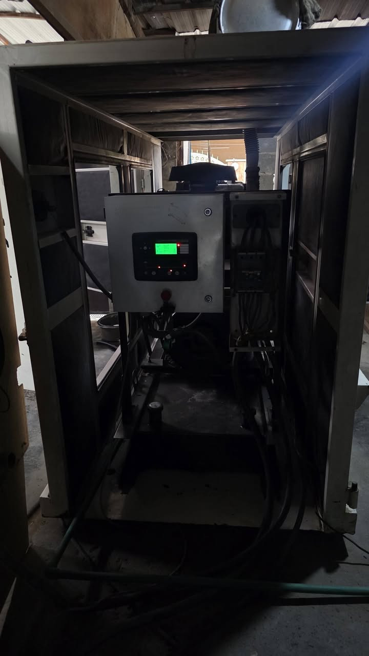 مولده بيركنز 165kv انكليزي اصلي من شركه علي العبيدي موديل ٢٠٢٠ نضيف فول وكفول برغي واحد مامفتوح للاستفسار
 ***********
