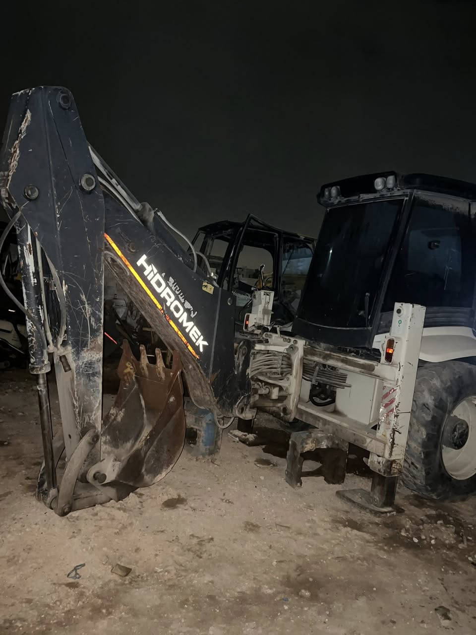 موجود جميع أنوع قطع المعدات الثقيله وقطع التركترات للتواصل عليه وتساب 0504800865


**إذا كنت صاحب هذا الإعلان وتريد حذفه لأي سبب، رجاءا أرسل رسالة إلى الدعم الفني**