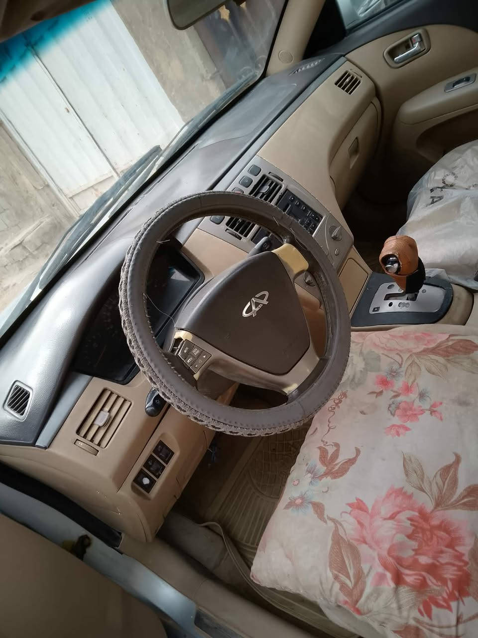 25 ورقه مقدم بشهر ورقتين السعر الكلي 45 ورقه فقط سياره كير ومحرك بلادي سياره كله بلادي حته المسجل
تبريد تدفه كله يشتغل حته حساس الدعاميه يشتغل
مديل سياره 2013 حجم المحرك 2000  سياره مصبوغه عام وبدون حادث رقم كربلا ومكاني كربلا حي العامل
***********
