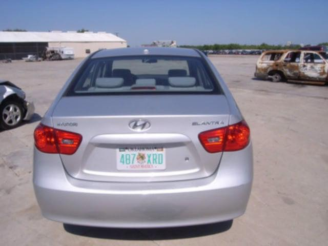 سلام عليكم  النترا 2007 وارد امريكي
السياره حادثها باب  صور الحادث موجوده بل منشور فول مواصفات  السياره جاهزه 

باسمنه  رقم بغداد الماني  

مكان السياره بغداد الدوره السعر98 

0770 786 3626‬
