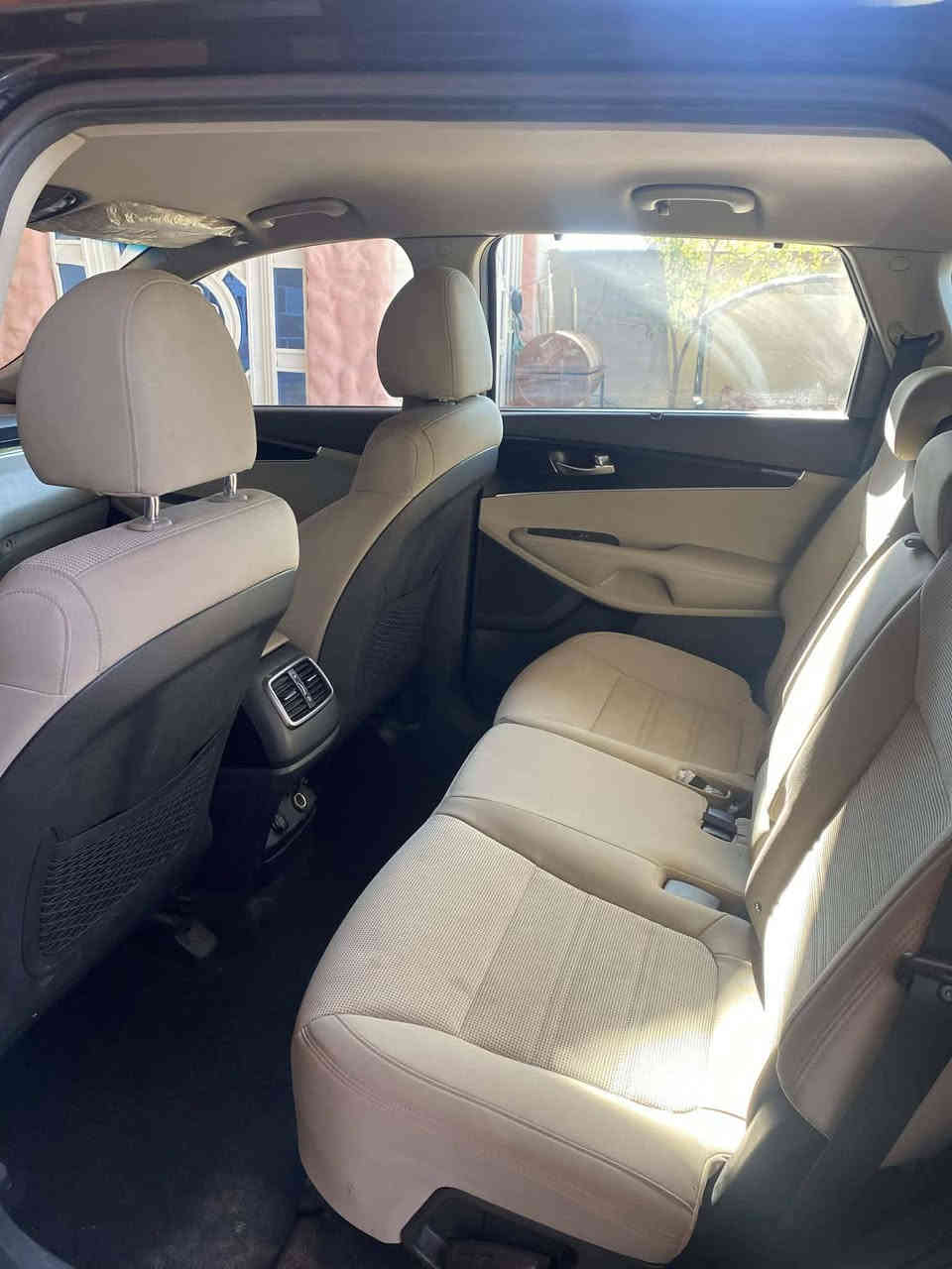 سورنتو 2020 خليجي
مكينه 6 سلندر 
تخم تاير جديد
كشن عدد 2 كهرباء
تبريد 3قطع
بصمة عدد 2
لايت زنون الاصلي 
مري شفط
جنطه كهرباء 
شاشه كبيره 
ويل كروم
السياره ماشيه 75 ألف كيلو 
سياره مكفوله كفاله عامه من كلشي لا صبغ ولا بارد ولا تكحيل حته الدعميات مكينه گير حداديه كلها مكفولة تبريد مكفول 
رقم  ***********
      ***********
السعر 255
العنوان // بابل المسيب
