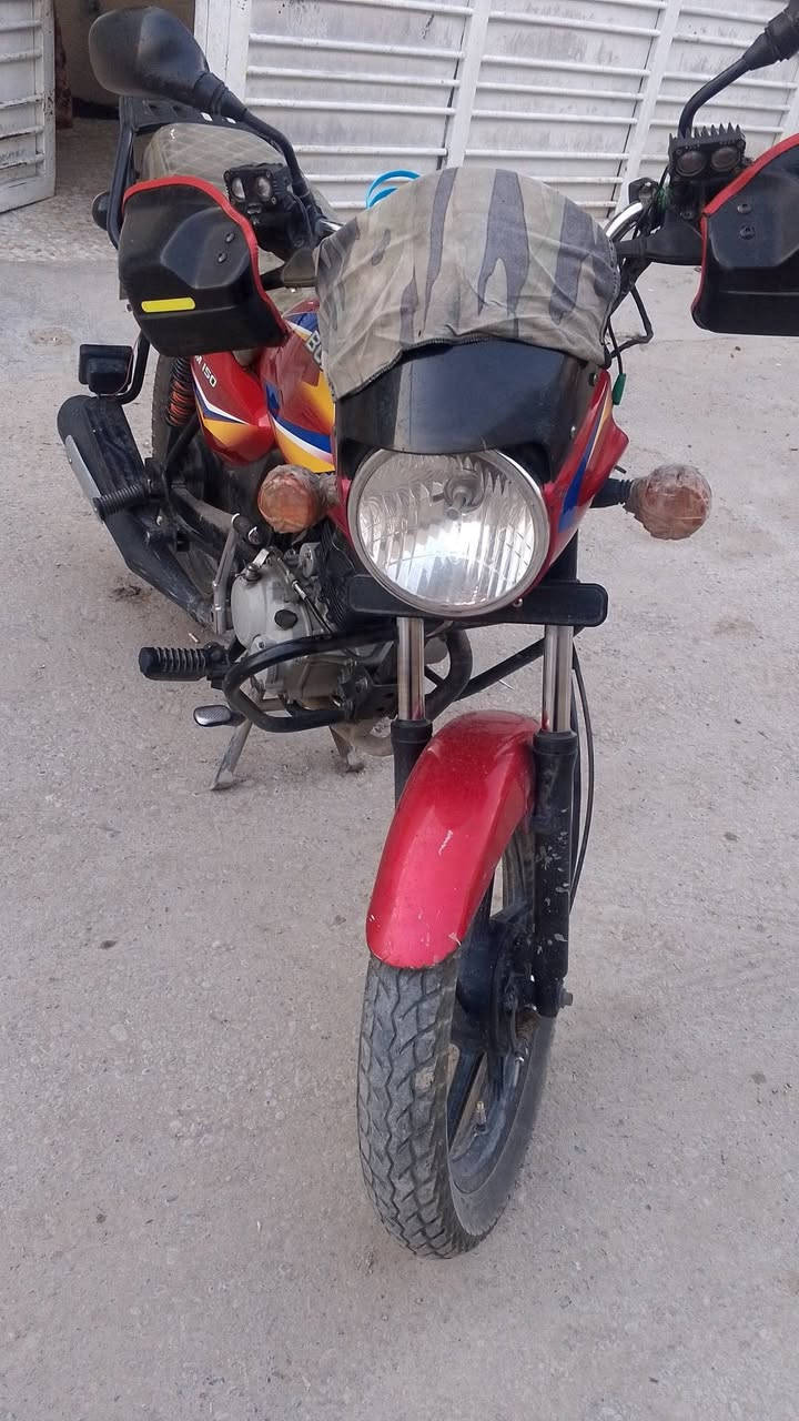 السلام عليكم بوكسر 2021دراجه خير من الله اي نقص ما بيه مفتوحه مره وحده تجفيت شركه اوراق كامله الدراجه جاهزه شد صندوك وطلع الشغل سعره 750وبيه مجال
***********
