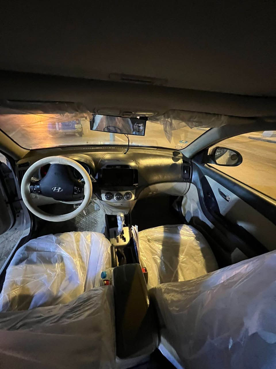 السلام عليكم
النترا 2011 كفالة
محرك دوش 2000 فول 1/1
مواصفات vip 
فتحه سقف تدفئة كشنات
كامرة دوارة حدادة جديدة
السيارة مابيهه اي نقص
ب اسمي مداور ثاني يوم
ارقام جديدة انكليزي

***********
*********** البصرة, العراق
