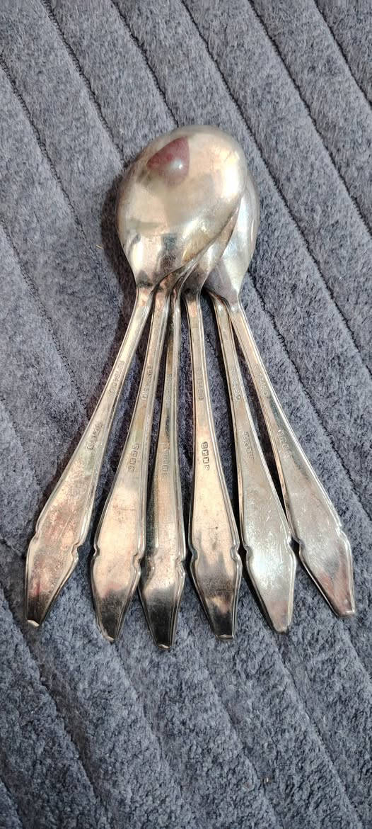 ملاعق طلائات 15 قطعة..
5 ملاعق شوربه عميقة كبيره
4 ملاعق اكل
6 ملاعق زلاطه..
جدا نظيفات وثقيلات.. السعر 30..توصيل كافة المحافظات


**إذا كنت صاحب هذا الإعلان وتريد حذفه لأي سبب، رجاءا أرسل رسالة إلى الدعم الفني**