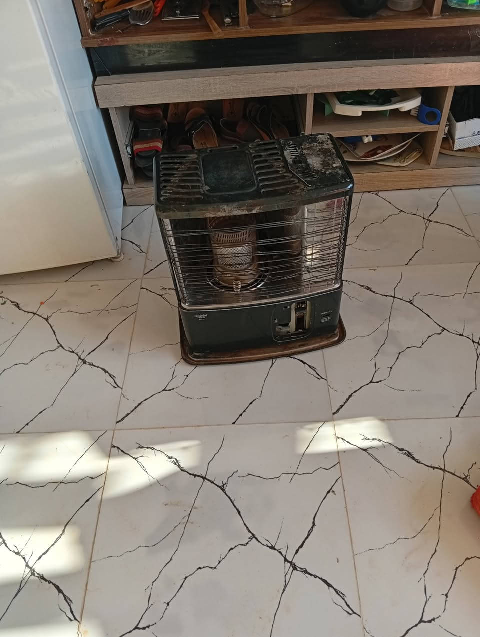 السلام عليكم كاونتر مطبخ 3قطع سعر 280 صوبه نفطية شقاله جبيره 55والثانيه 40 مكان  بروانه ما عندي حجز
***********
