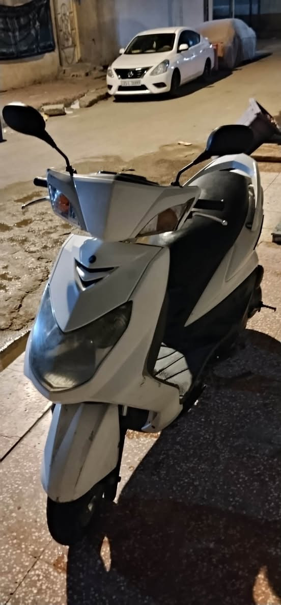 دراجه سكنس فحل نوزل نضيفه مجفته مرة وحده بلادي لون ابيض نقص باتري هابط السعر 650 الف بيها مجال *********** للتواصل
