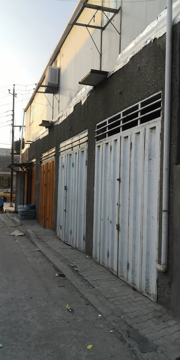 السلام عليكم ورمظان كريم
بنايه مساحه ١٠٠ متر ركن واجه ٢٠ ونزال ٥ وبل عكس هم تصير واجه ٥ ونزال ٢٠ مقاطعه ٢ على ٩ فرع مخبز الساعدي اربع محلات وشقه سندويج درجه اولى كامل الخدمات تبليط مجاري ماء كهرباء طابو زراعي ٢٥ العنوان بغداد لأمين سكينه 
السعر مناسب للاستفسار ***********
