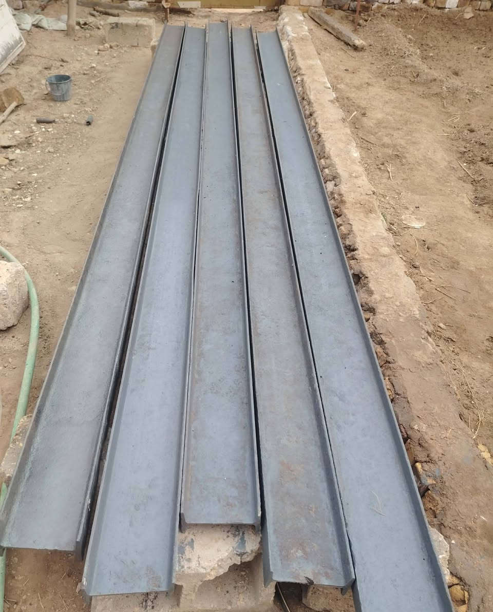 السلام عليكم بلجيكي جسر للبيع ابو 6 جسر عددهن كلهن 5  وقياسهن الوحده 4 امتار ونص مكان ديوانية ***********
