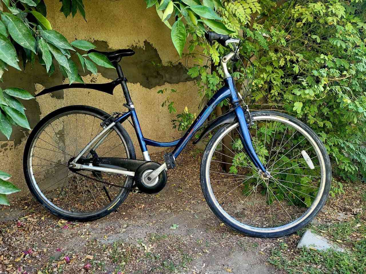 بايسكل ياباني حجم ٢٨ قطعة راقية وخفيف جدااا ريشة مضلع المنيوم نضيف ماركة  COMCLE بريكات اصلية +كير اصلي كامل متكامل  مكاين 1×5 لبيع السعر ١٣٠ الف المكان بغداد حي الجامعة لاستفسار الاتصال على *********** ونفسه واتس اب و *********** ونفسه واتس اب
