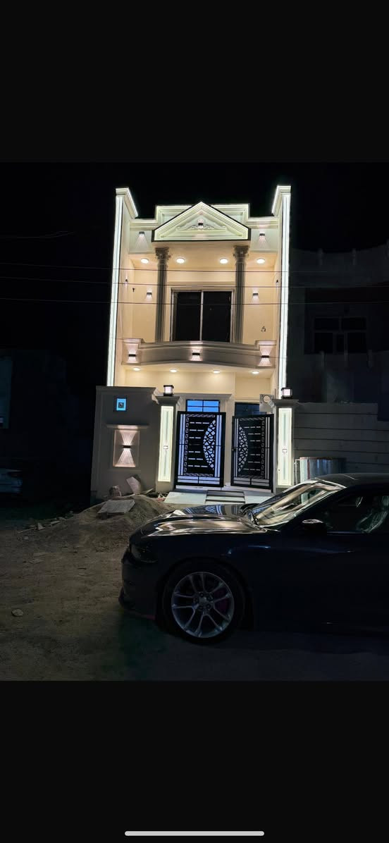 سلام عليكم
دار للبيع الديوم المربع الذهبي
مساحه ١٠٠ متر
النزال ٢٠
الواجهه ٥
بناء درجه اولى
السعر٧٨مليون
وبي مجال 
للأستفسار***********

