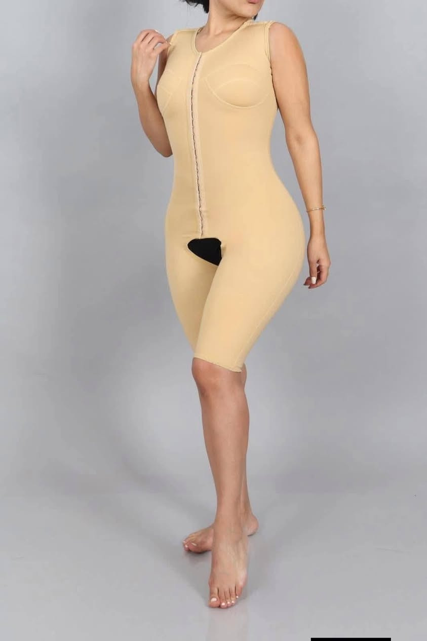 Curvy Lipo 
تصميم مميز من أربع طبقات منها طبقة الليكرا قابل للتهويه يستخدم لنحت الجسم متوفر للجسم الكامل او بعض مناطق الجسم يستخدم لفترات طويله ضد الفطريات والتحسس يستخدم بعد عمليات النحت يقضي على السوائل بعد العمليه نتائج مضمونه يدوم استخدامه حتى سنتين الخامه أمريكي الصناعه مصري كل الأشكال متوفره لكل أعضاء الجسم.
متوفر لدى مستلزمات الطب المركزي بغداد شارع السعدون مقابل تمثال السعدون .واتساب ***********
