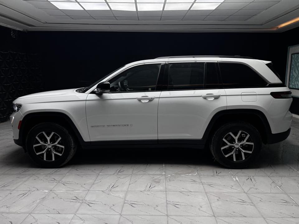 جيب كراند شيروكي لمتدد موديل 24 بدون صبغ فقط خشم الجاملغ فول مواصفات ماعدا البانوراما ماشية 33 كم للاتصال على الرقم ***********
