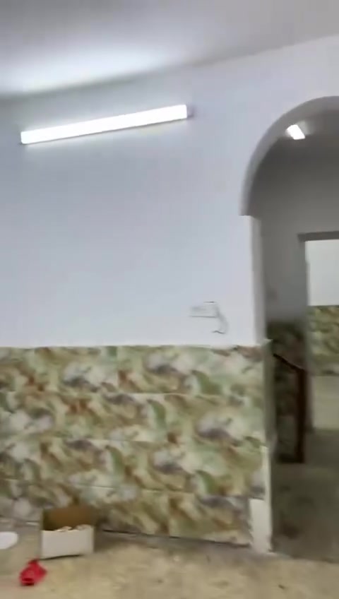 يالله مشتمل للبيع خلفي المساحه 65 متر. يحتوي على غرفتين نوم وصاله ومطبخ وصحيات حي جهاد الفين قرب حسينه طنكر. جاهز. للسكن. للاستفسار ***********. السعر 90 وقابل للتفاوض
