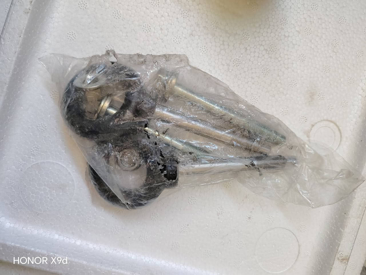 هوك لاندكروز موديل حديث بعده بالنايلون ممستعمل اصلي اريده ب100 الف وبي مجال ممتواجد عل الفيس وهذا رقمي بي وات ساب *********** مكاني بغداد
