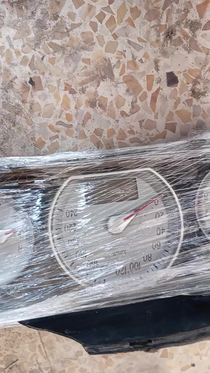 للبيع *********** واتساب ٢٠ الف  يشتغل ماتفليش بس بي كسر
