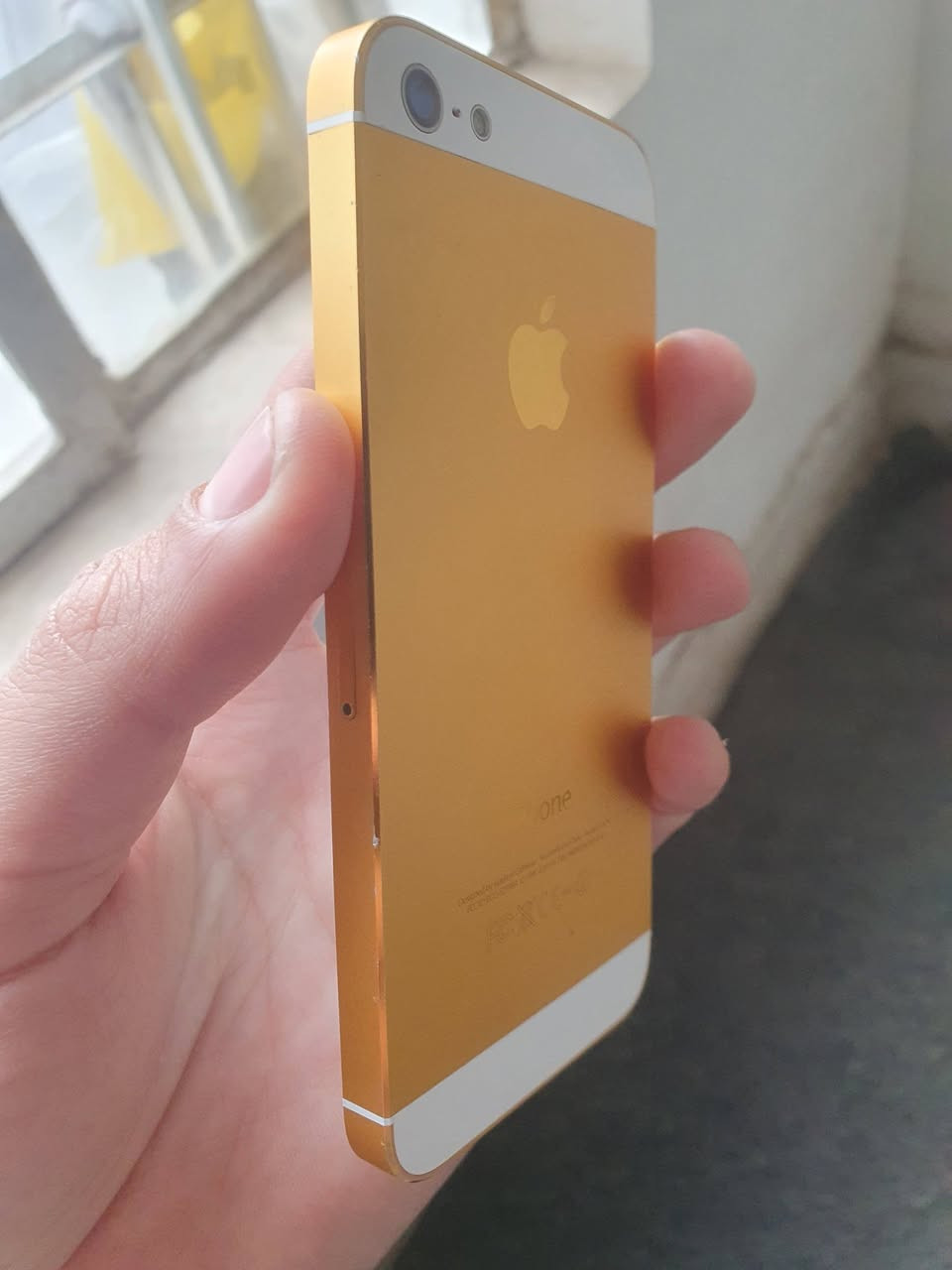 ايفون 5G لون ذهبي مميز للبيع كل عيب مابي وسعره مناسب 
اي عيب مابي سيم كارت كله شغال شرط ويشغل جميع الالعاب و البرامج محدث 
***********

