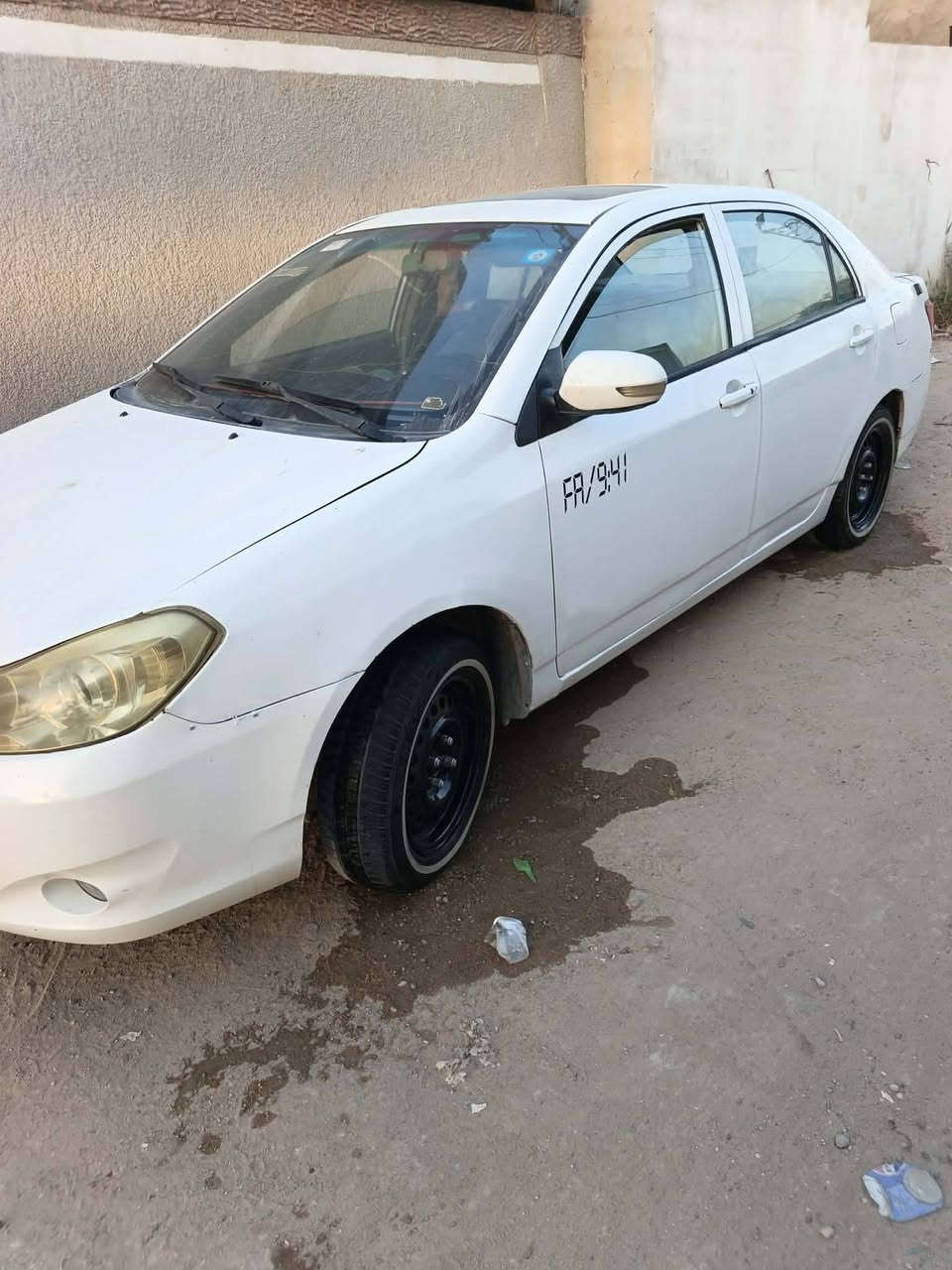 يد السلام عليكم بي وايدي جي 3موديل 2013 مكفوله من الضربه بيه بس خياسات معمرهن تخم تاير جدخط ابيض جاهزه السياره كير مكينه بس التبريد نقصه كمبريسر السعر 43وبيه مجال لتواصل والاستفسار ***********

