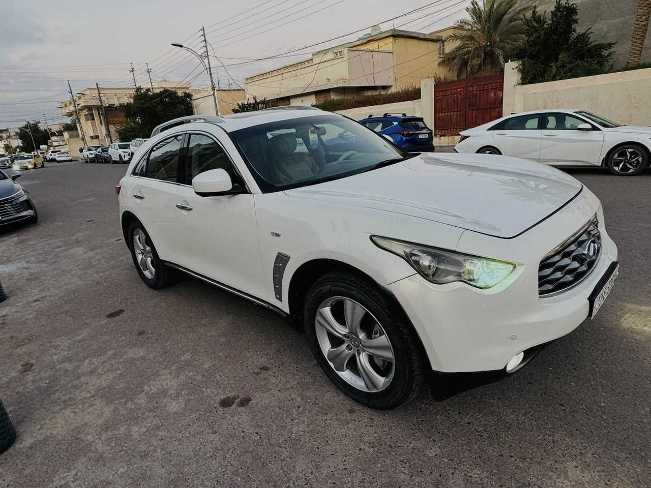 السلام عليكم 
وين عشاق الانفنتي 😍
ماكو هيج جمال ونضافه ☺️
للبيع انفنتي خليجي ✅
موديل 2011
كفاله عامه✅ 
فأت FX35✅
الوان ابيظ ✅
رقم اربيل تحويل مباشر ✅
هزه جديد ما صاقطه ✅
محرك وكير كفاله ✅
المواصفات 
فتحت سقف ✅
شاشه خلفيه بل سقف ✅
مري قلاب ✅
تبريد قطعتين ✅
تدف تبريد بل اكشانه✅
اكشانه كهرباء اثنينهن ✅
داخلال السياره بيجي ✅
شفتات سرعه بل استيرن ✅
تحكمات صوت بل استيرن ✅
مضخم صوت وسماعات فول ✅
شاشه وسطيه شغاله ✅
مثبت سرعه ✅
مانع انزلاق ✅
حساسات امامي وخلفي ✅
كامرات محيطيه 360 ✅
تشغيل بصمه ✅
وابواب والجنطه كذالك بصمه ✅
ويل ماله ابلادي ✅
وبعد بيه هوايه مواصفات ✅
السياره تخم تاير وصدر جديد ✅
عليه ادامه كامله ما نقصه برغي ✅
بل عافيه عل ياخذه بعده جديده 
السعر 135 وبيه مجال 
للاستفسار ***********
