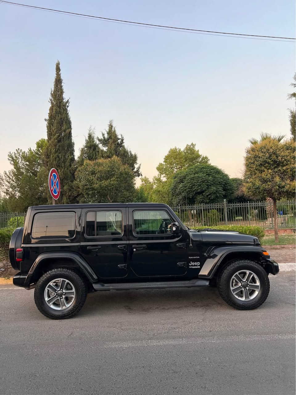 سلام عليكم 
Jeep Wrangler Sahara 2019
٦ سلندر  V6
خليجي وكالة هارلم
فول مواصفات 
شاشة كبير 
داخل اصفر 
سيستم سماعة alpine 
لايت بكلايت ليد 
كلين تايتل سيارة دعامي لدعامي ب شرط
بدون صبغ بدون بارد 
سيارة جديد مابي ربع دينار مصرف 
تحويل وكالة  نفس يوم 
مكان اربيل 
سعر خاص💵 
واتساب *********** أربيل, العراق
