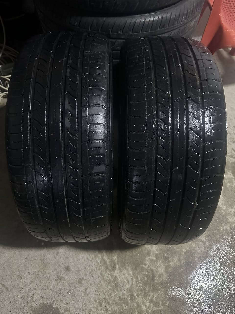 زوج تايرات نضيف 
كوري اصلي 
حجم ٢٢٥/٤٥/١٨ 
سعر ٧٠ الف 
توصيل موجود 
*********** واتساب
