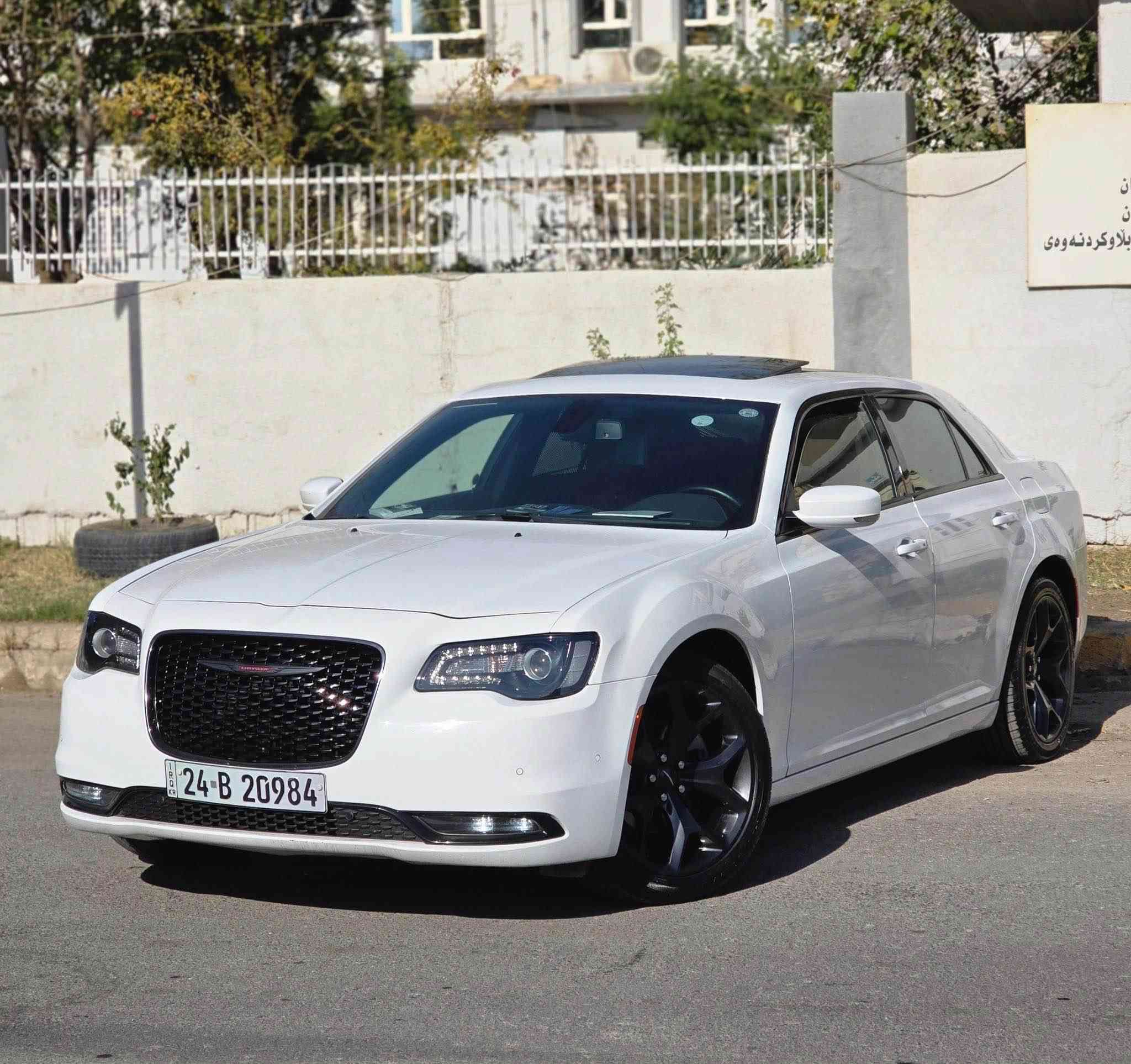 سلام عليكم 🌸
اوباما ٢٠٢٢ موصفات S ماشي ٤٨ مايل 
سيارة كلين تايتل كندي 🇨🇦 بيها واحد مكان pdr
سعر ٣٢٣ ورقة شوية بية مجال مكان سيارة اربيل
رقم *********** أربيل, العراق
