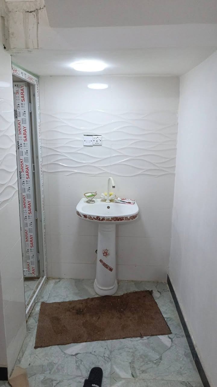 بيت للبيع طابو زراعي سند 25 حق التصرف مساحه 125
واجهه 7.5 ونزال 16.5 العنوان حي العسكري دوانم لازم 
غرفتين نوم 
صاله جوه وفوك 
مطبخ 
استقبال 
طرمه وصحيات داخليه وخارجيه 
البيت نضيف وجديد واضح بالصور 
للأستفسار خاص او الاتصال ***********
