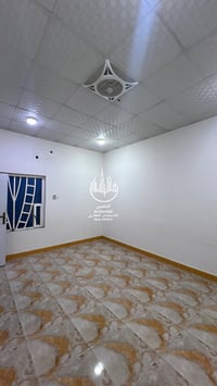 للايجــــــــــــار ✅ . بيت للايجار في الجبيله على شارع عريض بناء حديث...