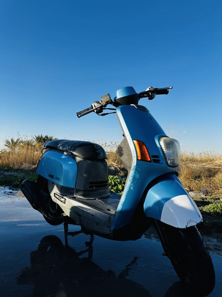 سلام عليكم دراجه بوليس البيع تراجه اخيرر من الله مكينه ما مفتوحه مكفوله كفاله عامه بس ناقصه كتف مكاني بغداد موديل 2008 وراقم كامله  الستفسار متواجد عل فيس هاذ رقمي بي واتساب ***********
