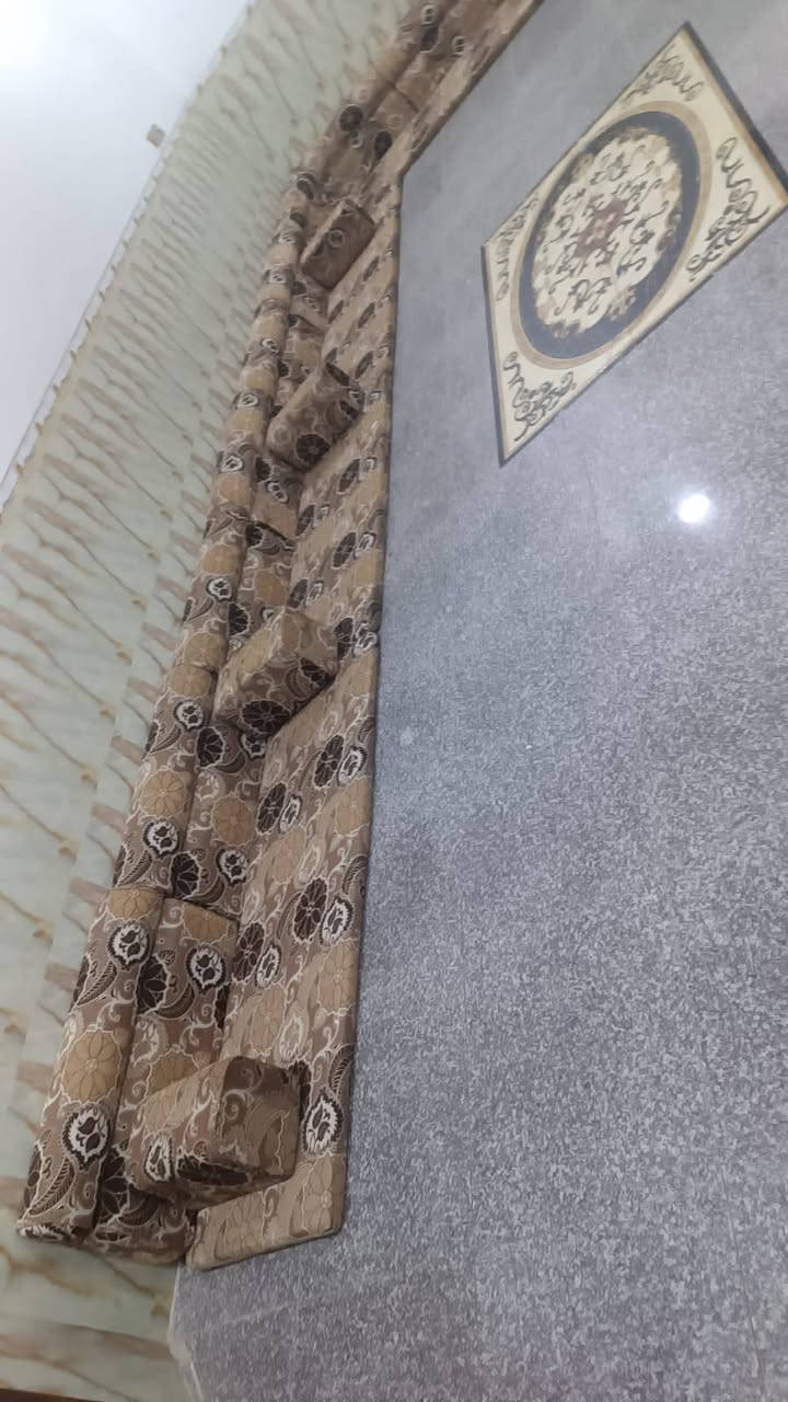 جلسه عربيه البيع نضيفه 19متر إسفنج مضغوط سعر 400 وبيها مجال ***********
