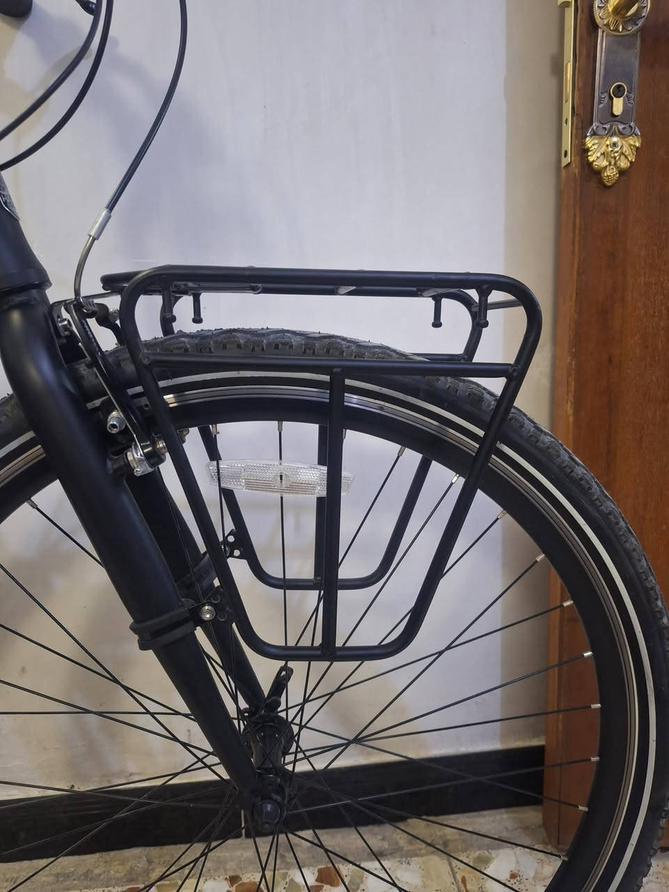 دراجة ترحال ماركة هافين الامريكية
C700 x45
حجم الفريم : M
المعدن : المنيوم 
اللون : اسود طافي
بريكات : بروماكس
جرس فر يجي مدمج بالستيرن
ناقل السرعه من مايكروشفت ٨ سرع
سرج طبي مريح يلائم المسافات الطويلة
اسلاك كلها دفن بالفريم
ويالة كمبيليون
قبضات ربر مريحة 
ركبة ستيرن متحركة

الملحقات : 

1-سيبايه عدد ٢ المنيوم مخصصة للترحال اصلية 
2-جنطة اصلية ماركة روك بروس 
3-لايت مسطرة بروجكتر امامي اصلي المنيوم شحن تايب سي زنون قوي جدا جدا بقوة 2800 لومن.
4-حامل موبايل اصلي المنيوم
5-مطارة وحامل المطاره اصلي 
6-قفل صونده اصلي جديد
7-حقيبة ترحال جديدة اصلية ماركة تنربط ع السيباية الخلفية. 

دراجة جديدة كليا طك فلين نظافة ١٠٠% استخدام قليل جدا شكلها وتصميها راااقي ومرتبة وسريعه وسلسه ومريحة بالقيادة واحلى واضخم من الصور بهواي وكل ملحقاتها جديده. 

السعر ٤٠٠ الف (سعر ثابت-قفل)
بغداد السيدية تقاطع درويش


**إذا كنت صاحب هذا الإعلان وتريد حذفه لأي سبب، رجاءا أرسل رسالة إلى الدعم الفني**