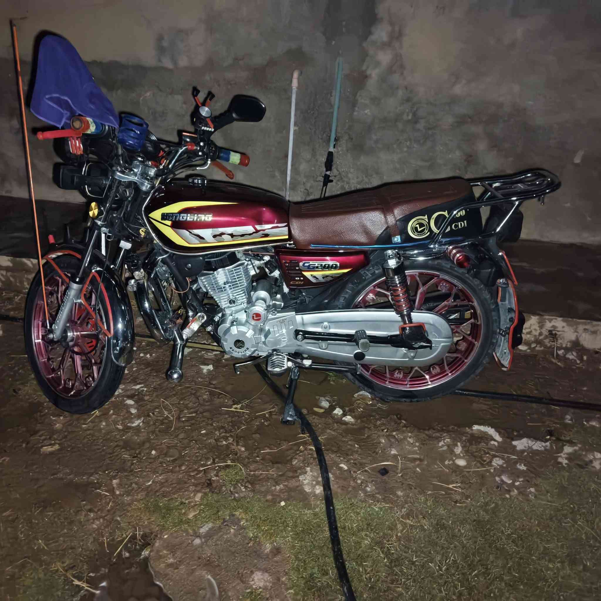 دراجه موديل 24 محرك 200 بعده طخ جديده مامدوده عليه سبانه طخم  تايرت جديد كهربائات كله شغاله كماليات خير من الله دراجه ماتصرف عليه الف دينار  وصلت 850 عندك زود تعال اخذه مروس حسب القناعه


**إذا كنت صاحب هذا الإعلان وتريد حذفه لأي سبب، رجاءا أرسل رسالة إلى الدعم الفني**