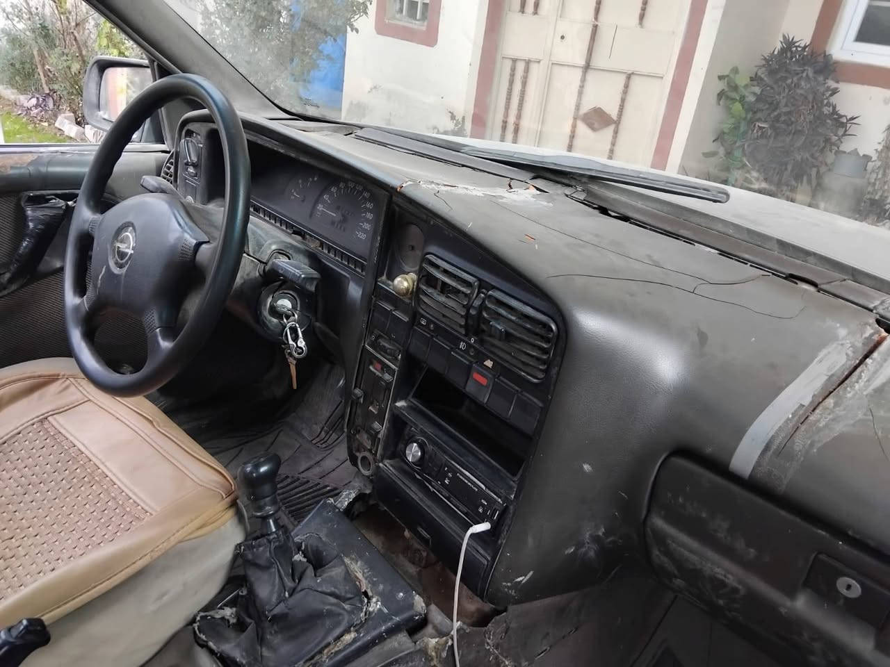 سياره اوميكا للبيع 
موديل 91 كير و محرك شرط 
كوبون بانزين بيها تايرات نص بنص
رقم كركوك وكاله بسيمي تفاصيل خابر الرقم 
صاحب السياره *********** كركوك, العراق
