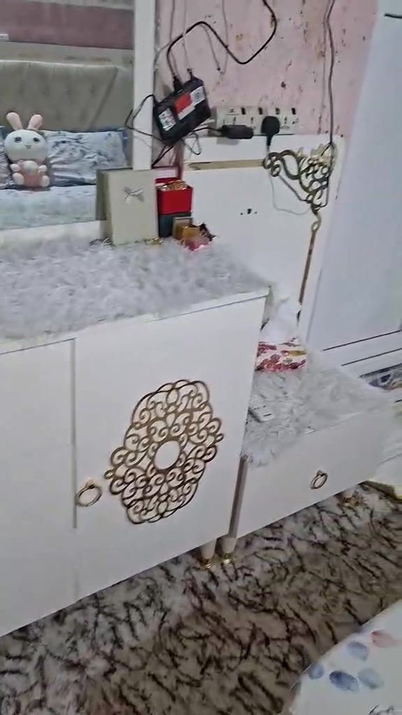 غرفة نوم تركي ٩ قطع مع دوشك سعر ٤٥٠ الف للتفاصيل اكثر اتصل على رقم غير متواجد على فيس ***********
