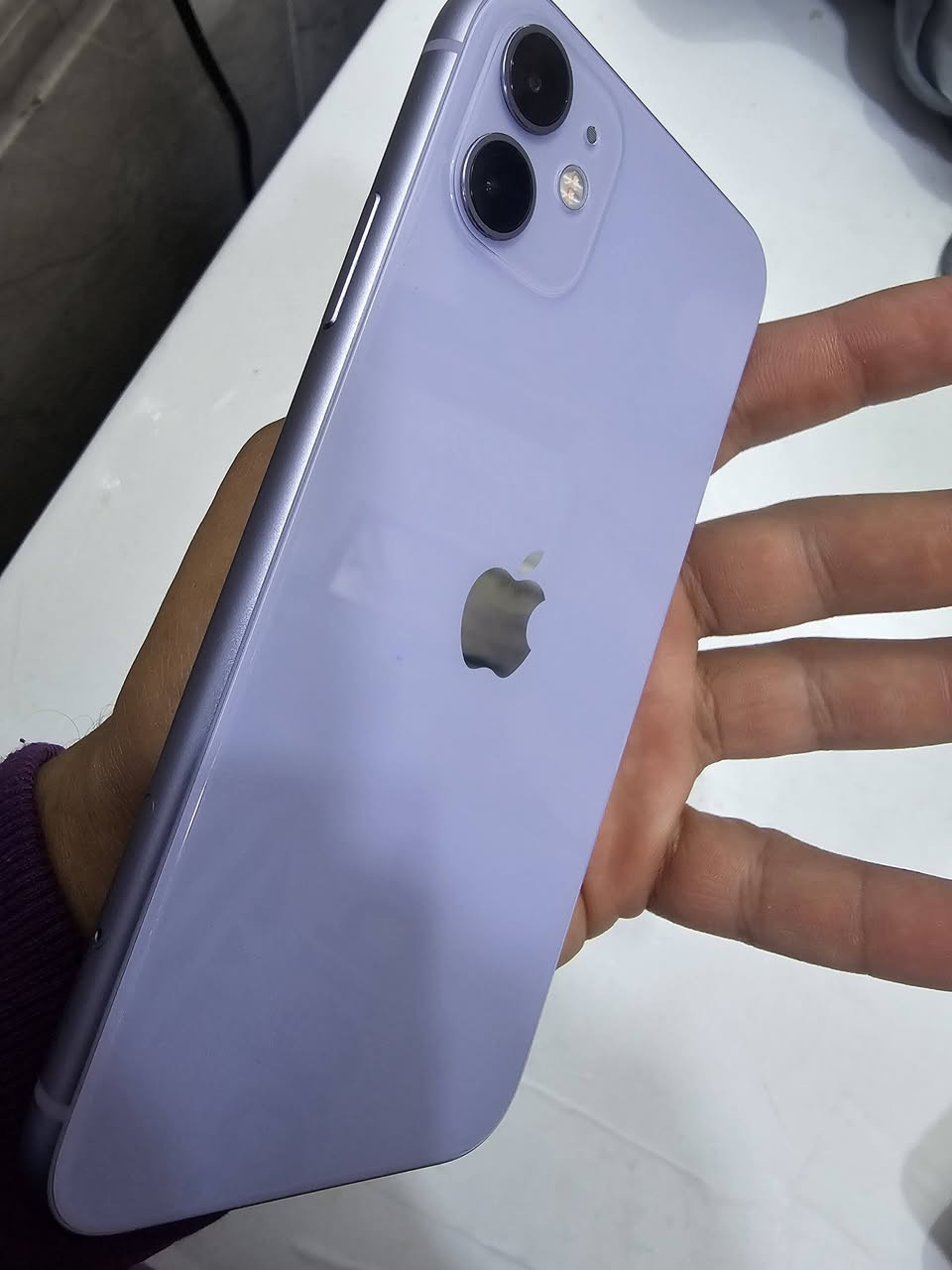 ايفون 11 عادي
ايفون ١١ عادي ذاكرة ١٢٨ ما بيه اي مشاكل الجهاز بعدة وتر 
نضافه ٩٠ سعر ٢٥٠ وبيه مجال حك الجيه 
بغداد ***********

