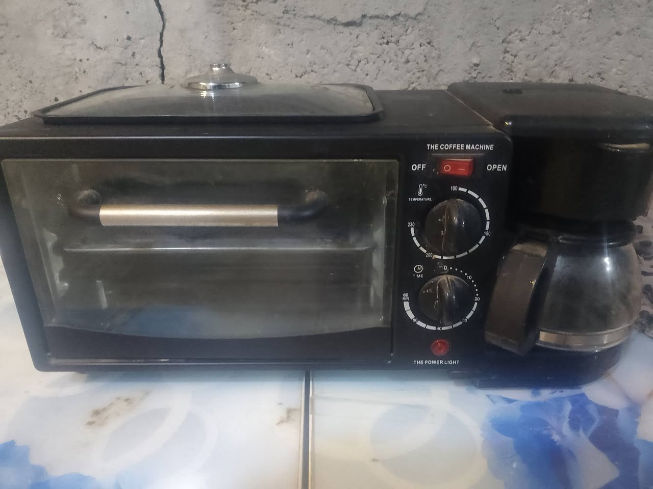 فرن حجم صغير للبيع سعر 35 شغال حي الصمود ***********
