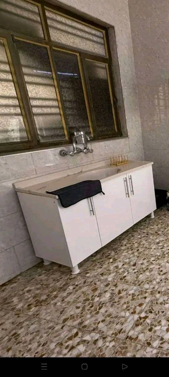 ✨✨✨✨✨✨
القياسات 📏 
50 سم الفاترينا
الارضي متر ونص 
ملحق متر ونص 
سنك متر و20 مرمر 🌹
السعر 370