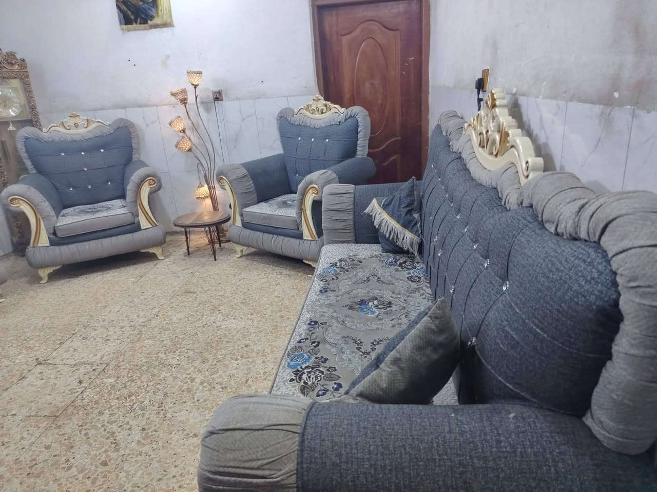 تخم ملكي مقاعد وجهين 10 مقعد نظيف  سعره 340 وبي مجال مكان البياع يوجد توصيل بكروه ب واتساب ***********
